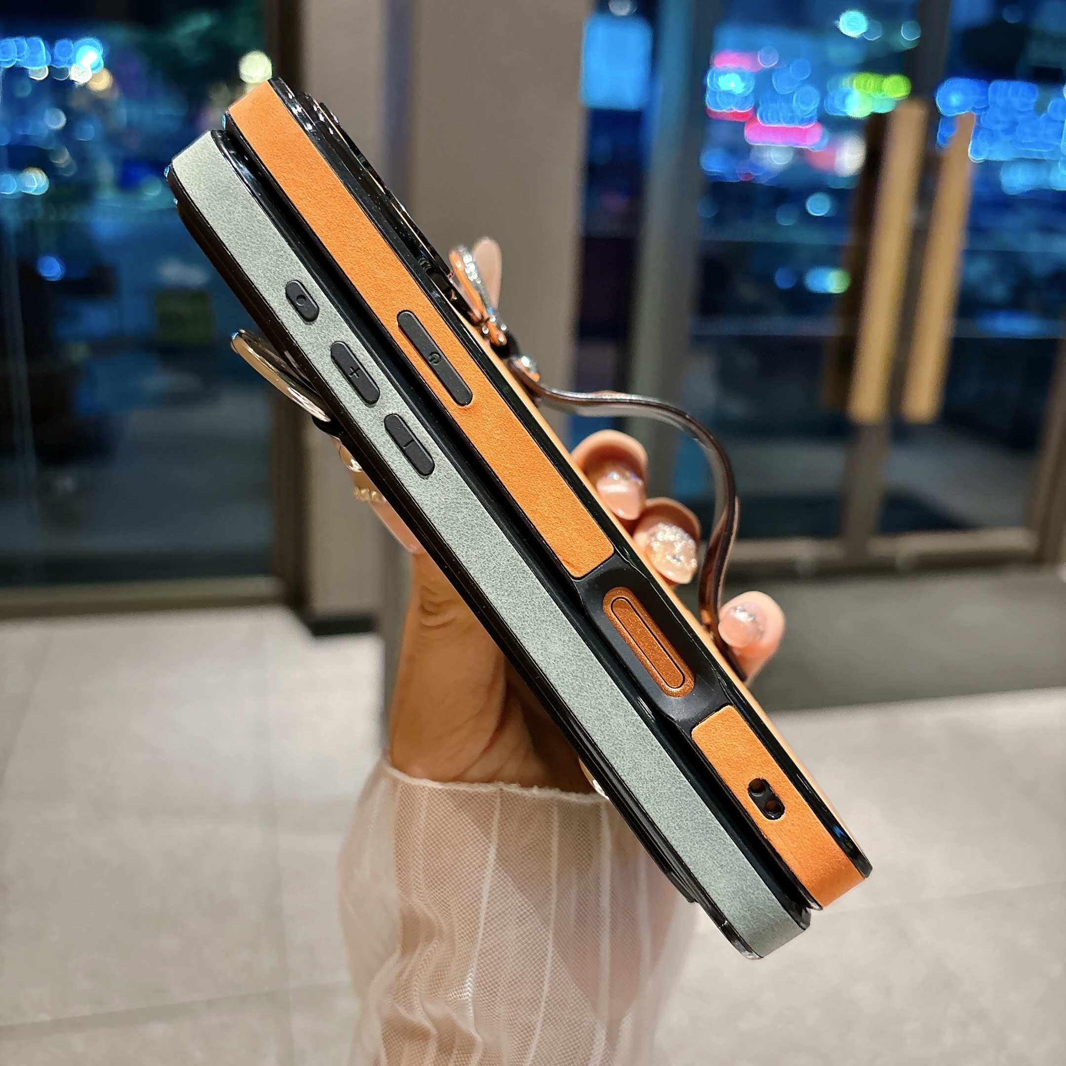 Suede Leather Wrist Strap Hold - Phone Cases Iphone 16 Pro recensie en prijs
